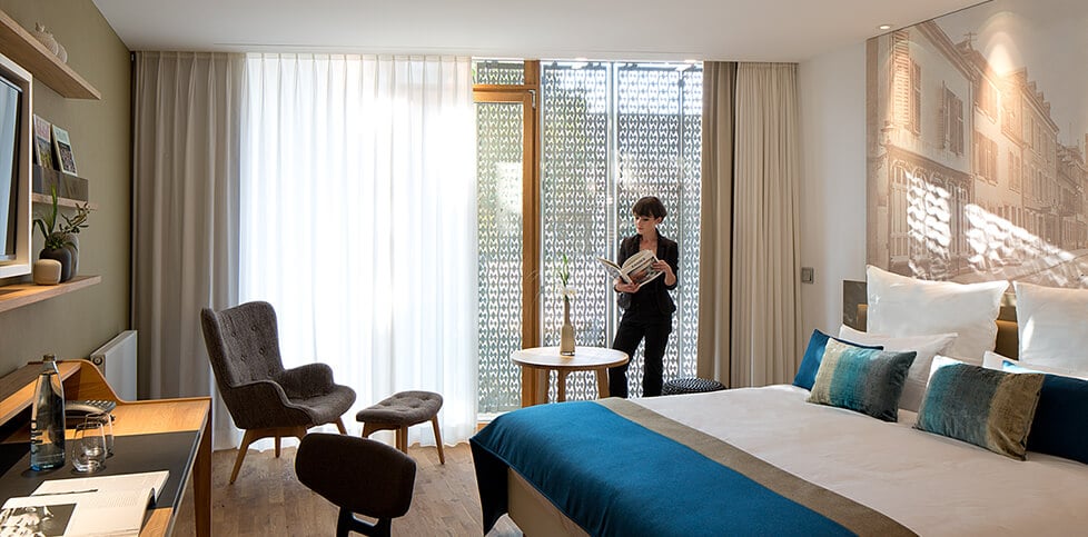LA MAISON hotel Saarlouis - la maison hotel saarlouis stadtseite zimmer bett - ROOMS OVERLOOKING THE CITY